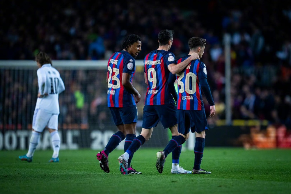 美国逆转智利，加维完成帽子戏法的简单介绍