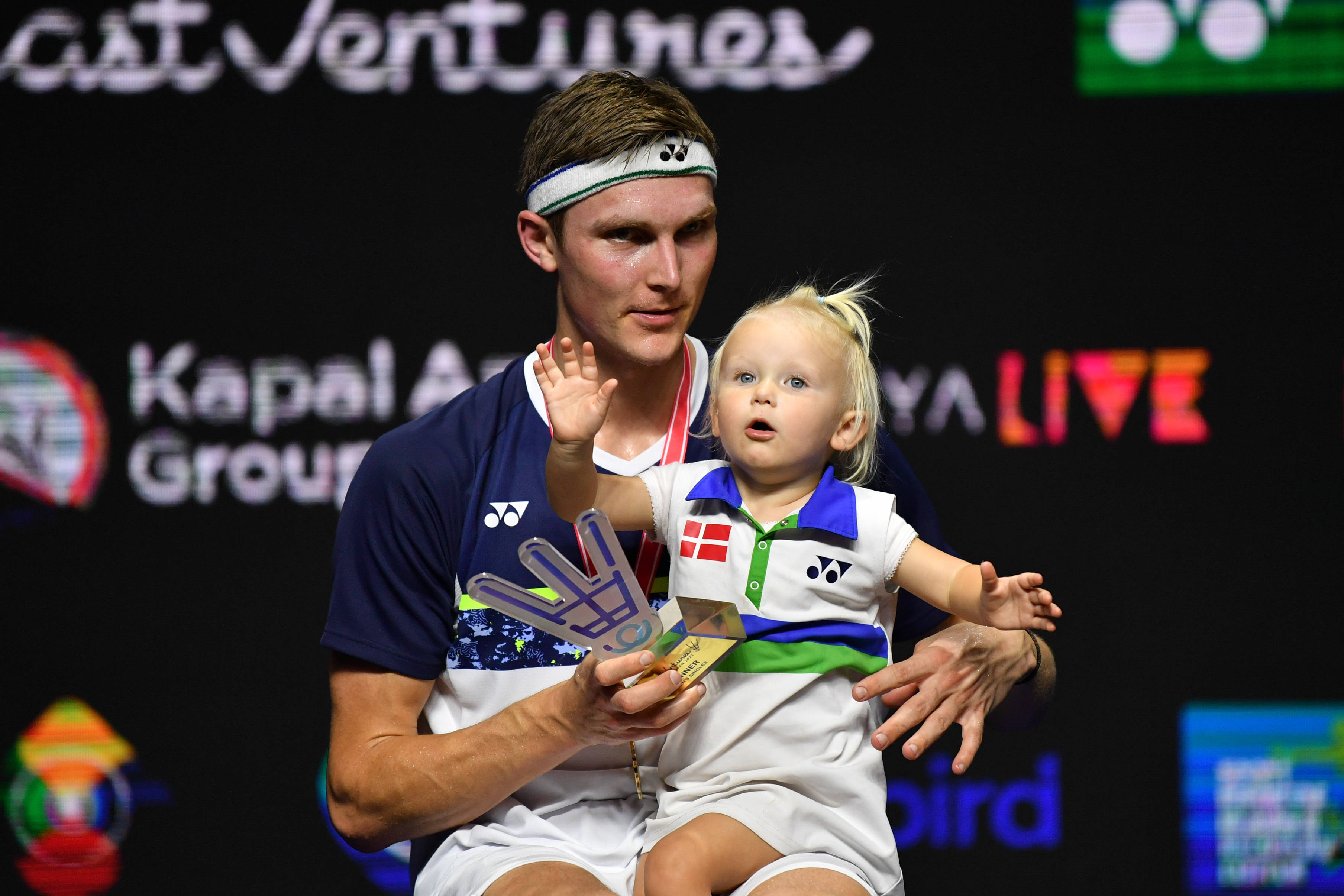 关于印尼羽毛球队险胜丹麦羽毛球队，辛杜三分雨点燃全场的信息