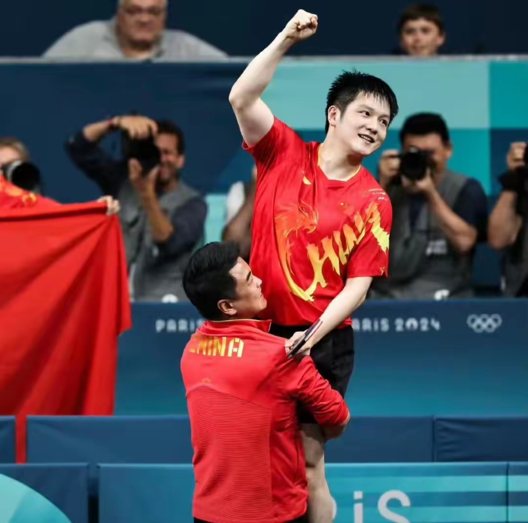 包含中国乒乓球队险胜日本乒乓球队，王皓三分雨点燃全场的词条