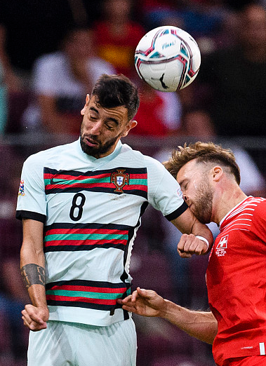 包含欧国联球队休战期间备战纷忙，冲刺残局的词条