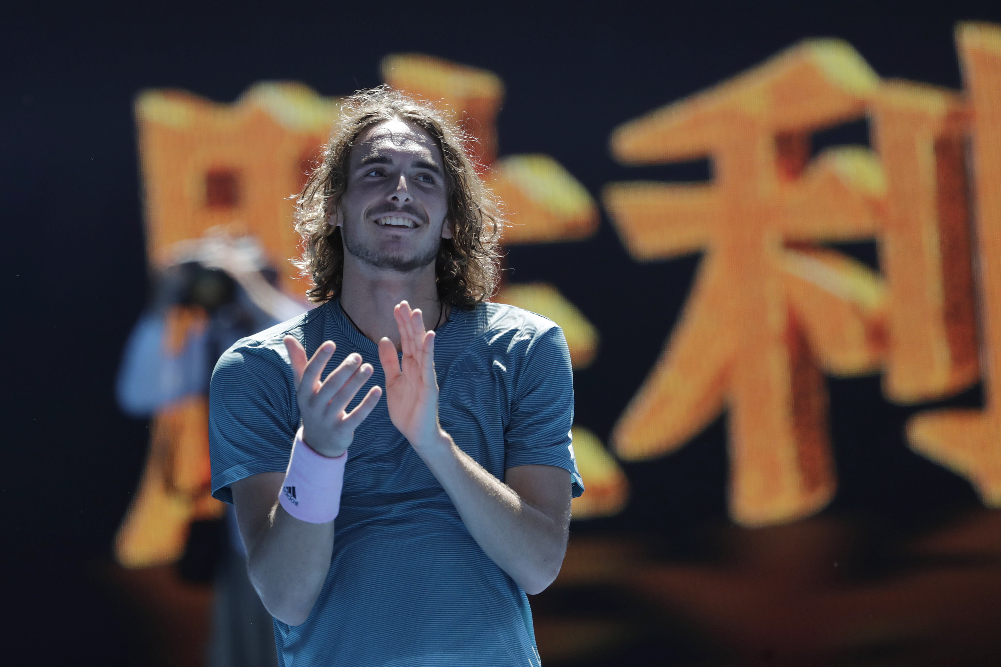 包含欧洲网球队横扫美国网球队，西西帕斯一己之力扛起全队的词条