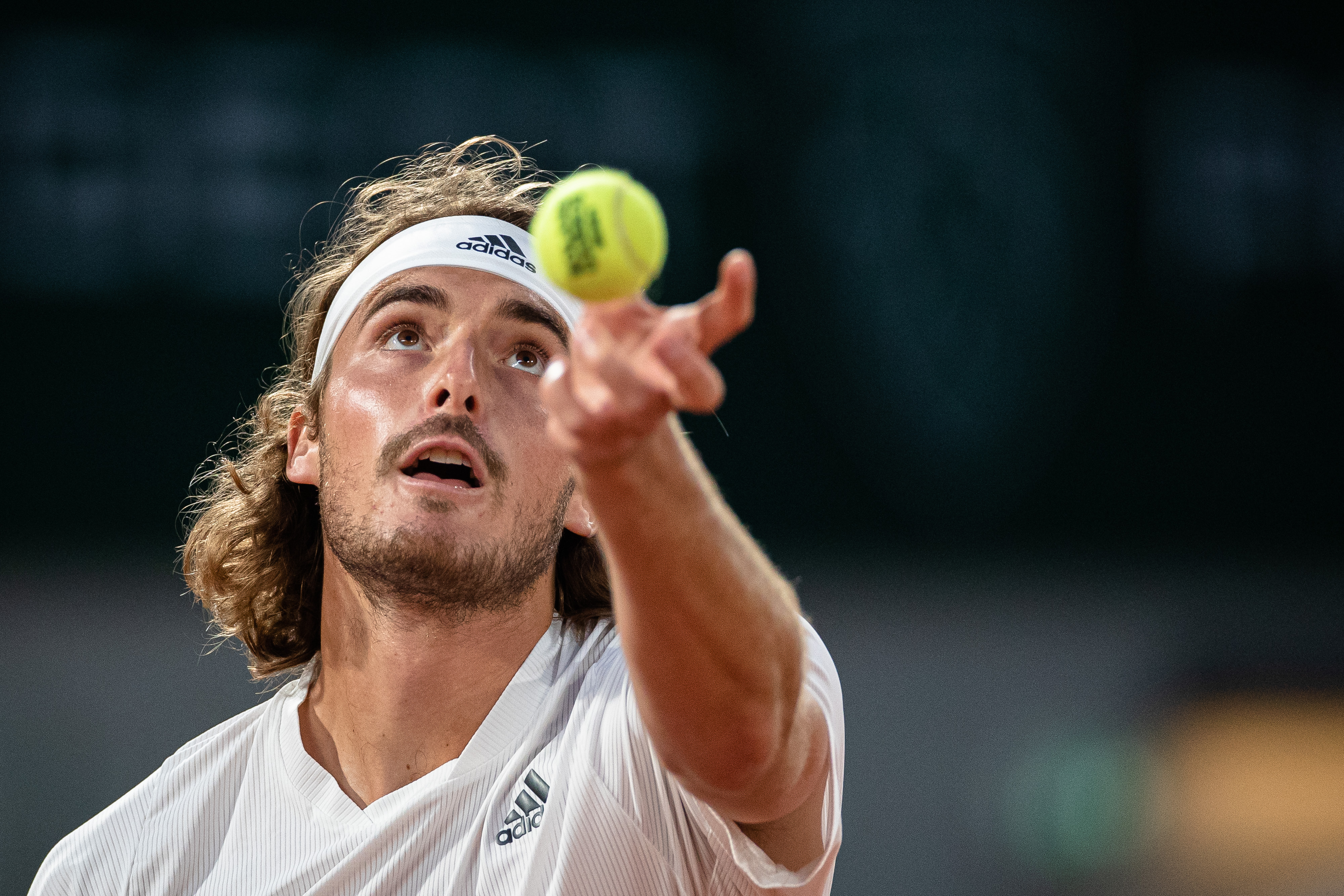 包含欧洲网球队横扫美国网球队，西西帕斯一己之力扛起全队的词条