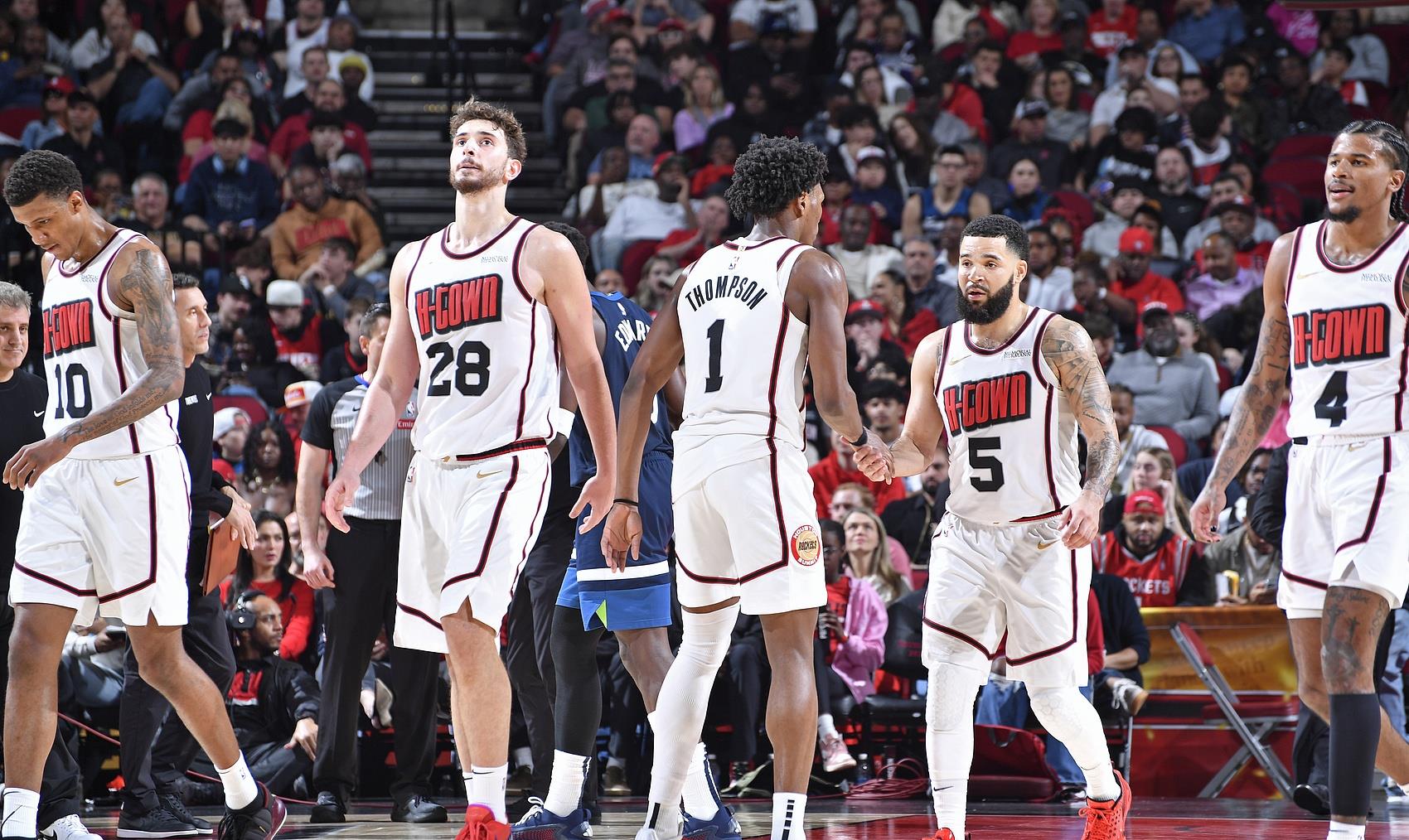 关于火箭队员普遍低迷，球队战绩徘徊于中游位置的信息