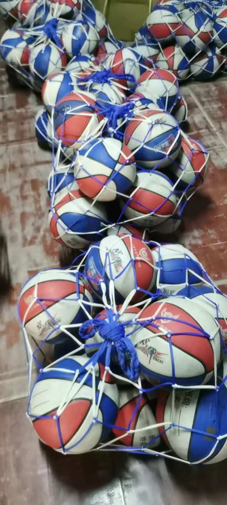 篮球少年团结友爱助人为乐,共同向着荣耀进军的简单介绍 篮球少年团结友爱助人为乐,共同向着荣耀进军的简单介绍