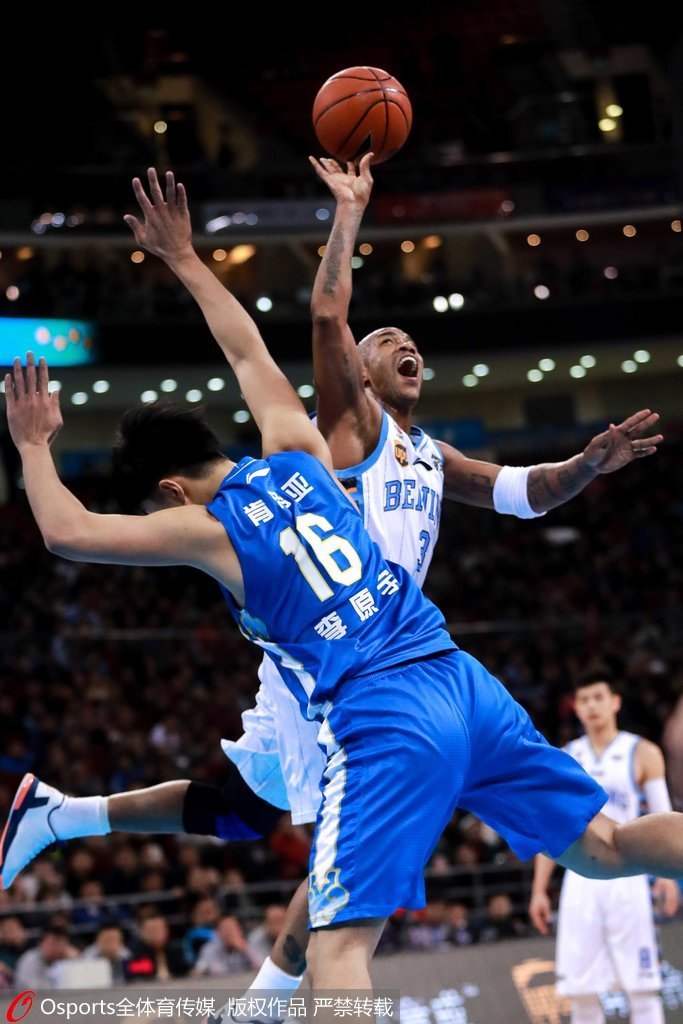 江苏男篮主场胜出，晋级下一轮