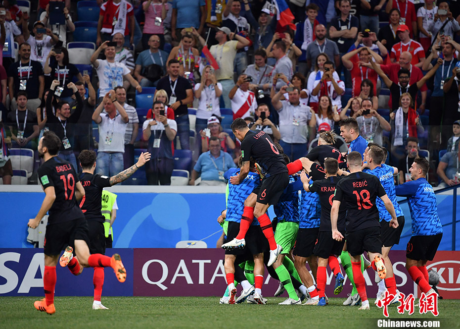 包含丹麦队在点球大战中获胜，晋级强的词条