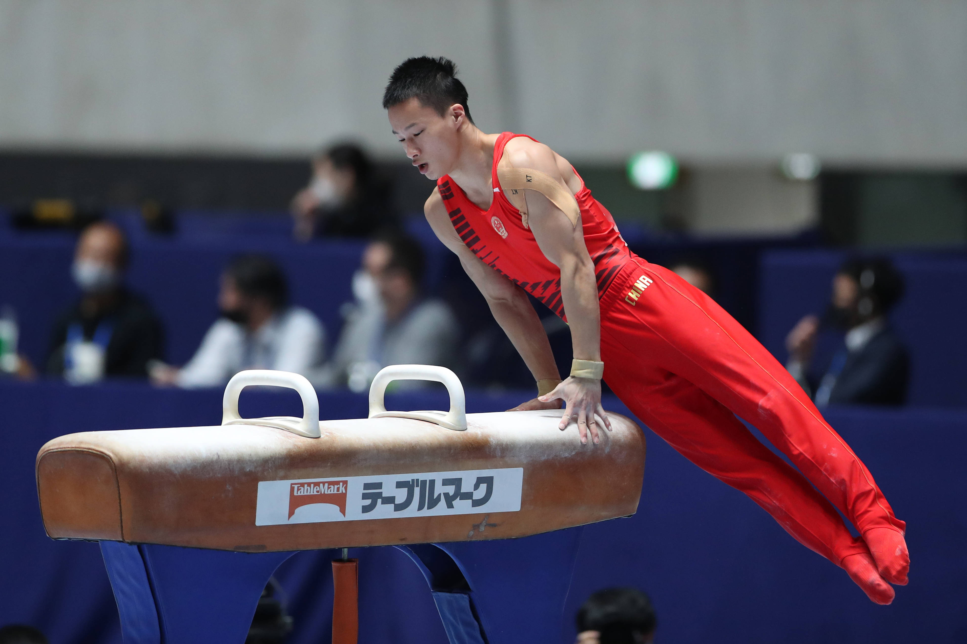 日本体操选手在比赛中取得巨大突破