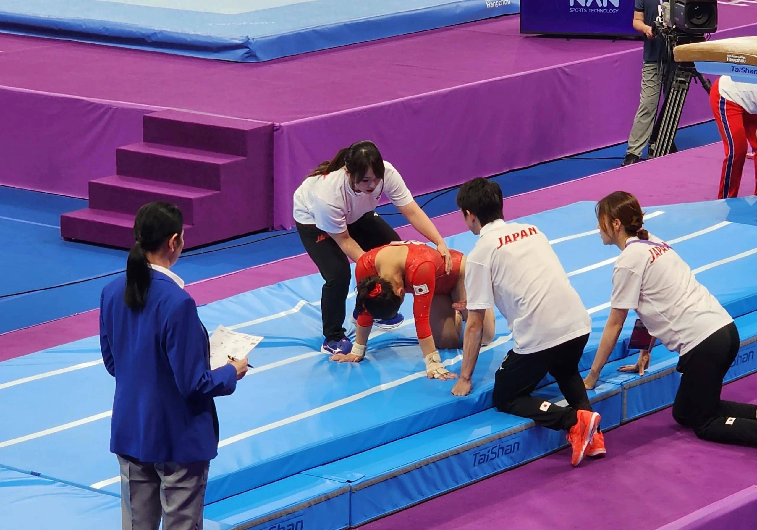 日本体操选手在比赛中取得巨大突破