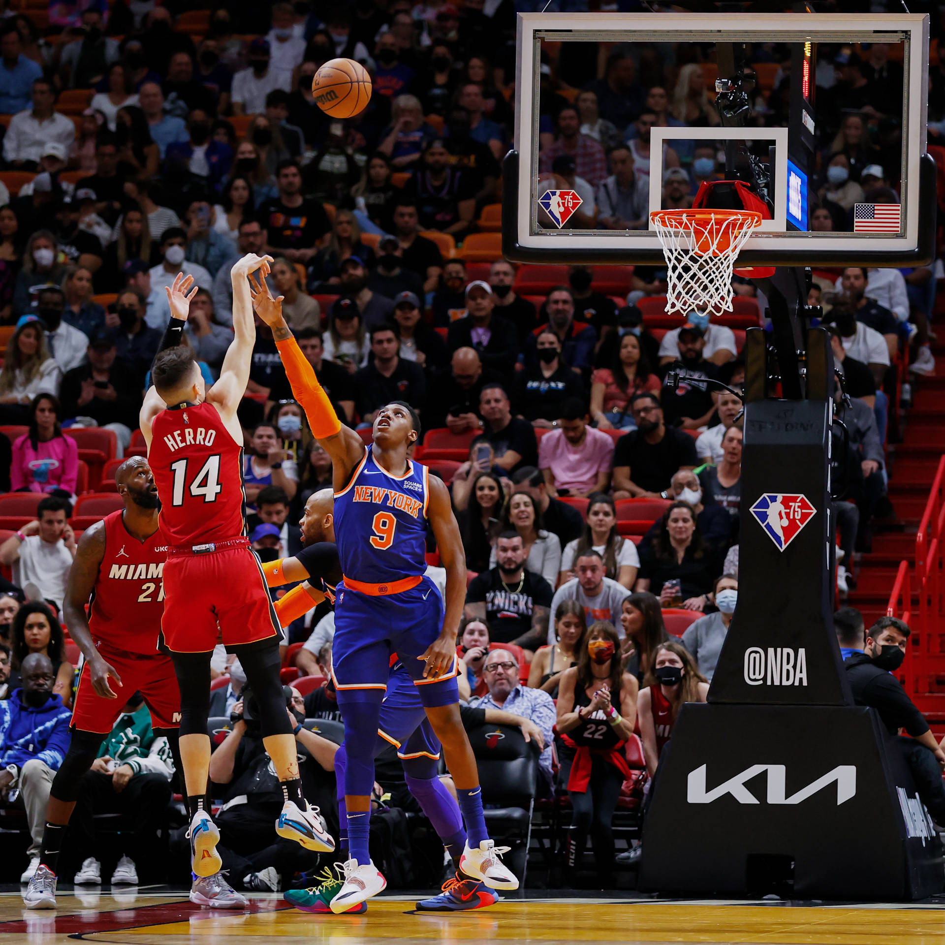 快船逆转北京队，布伦森带队取胜