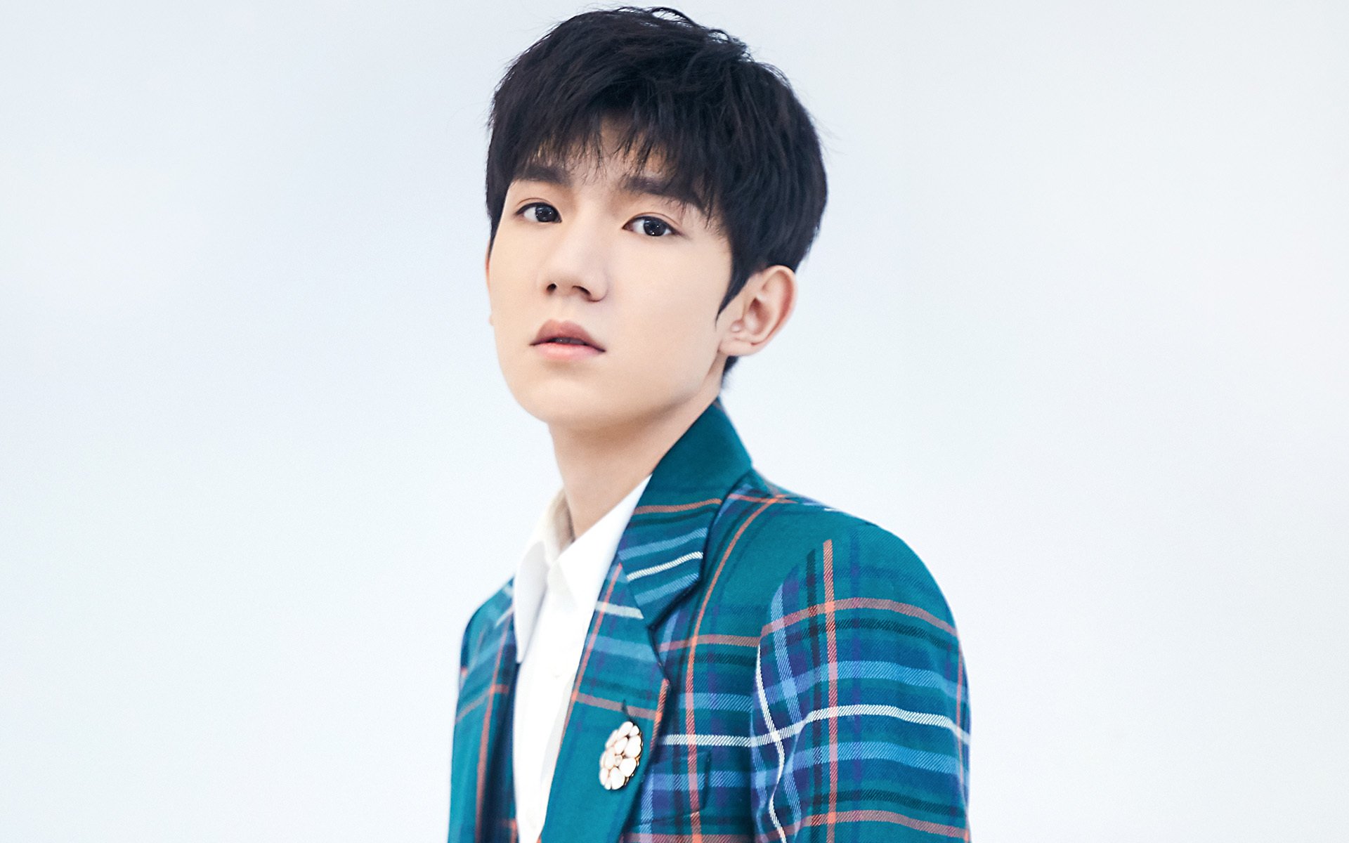 佛罗伦萨正面击溃波兰，孔德冠军级表现引领胜利