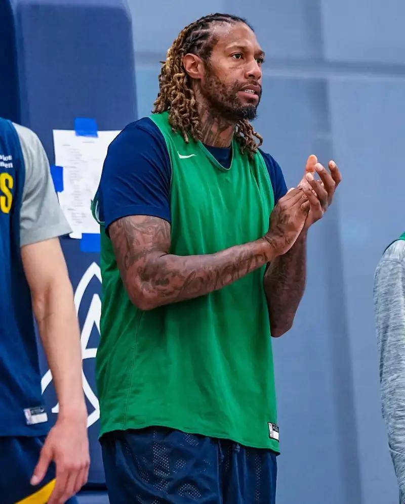 包含尼克斯队新晋球员备战积极，展现实力的词条