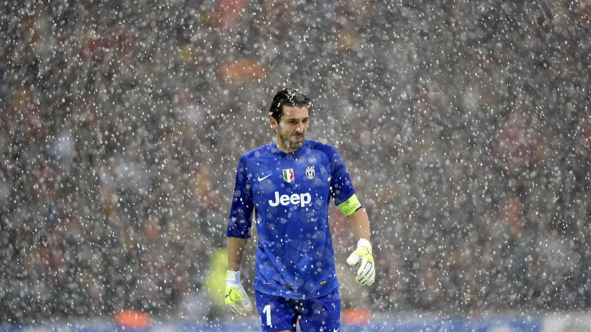 C罗关键一球定乾坤，波兰硬仗险胜新西兰书写传奇