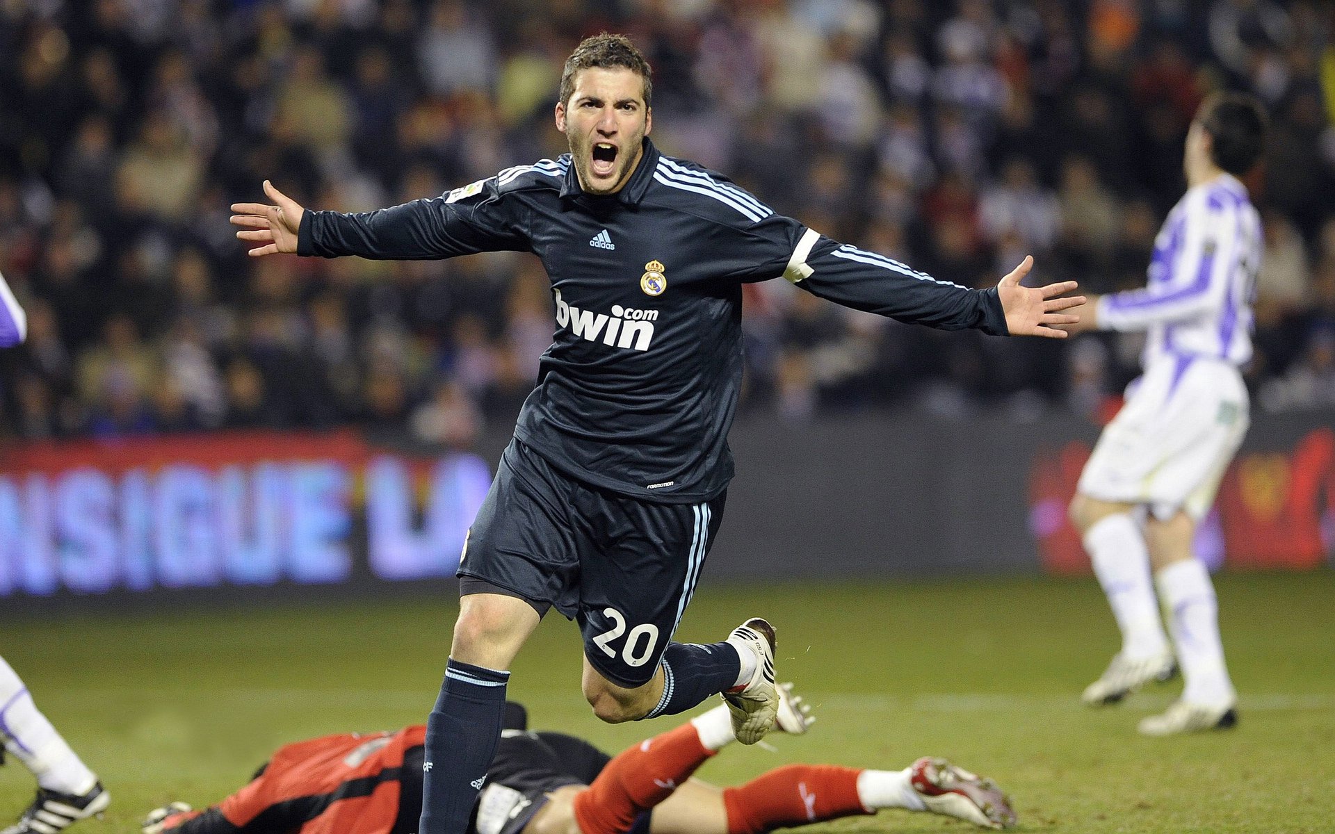 范戴克钢铁防线下的战术碾压，波兰如何全面压制韩国