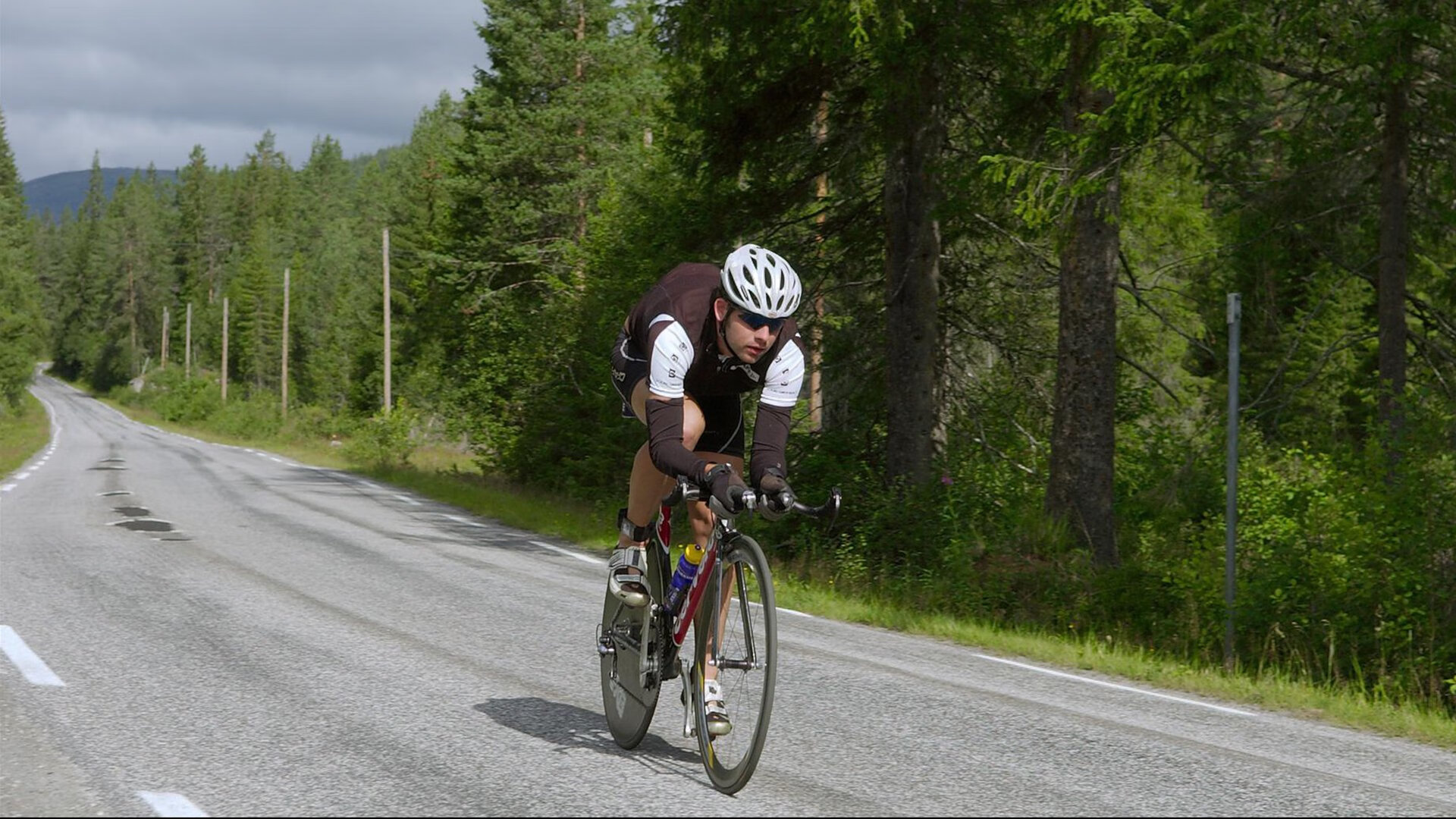 欧冠半决赛焦点战，掘金全面压制太阳